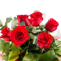 Buchet rotund din 7 trandafiri rosii 3